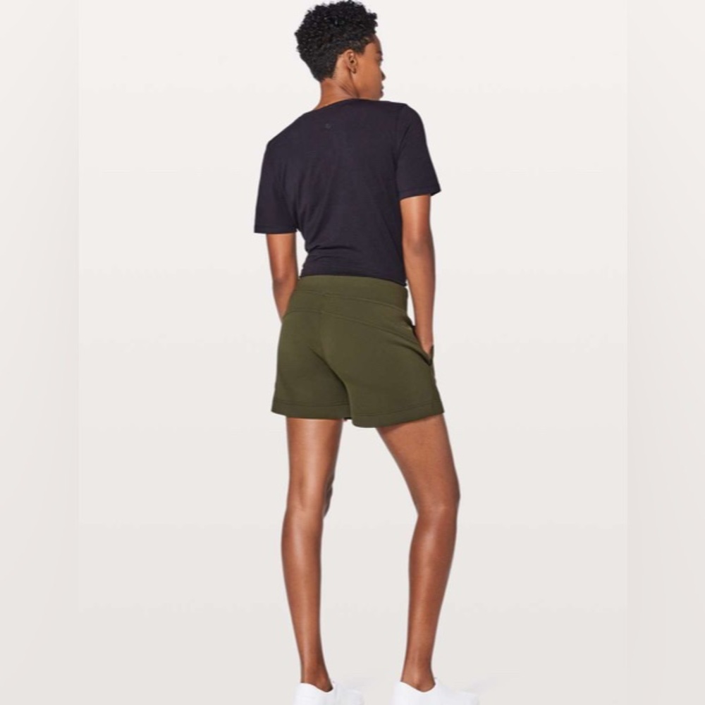 8023 -Flaw Lululemon In-Form Short- Dark Olive- size 4 -3.5” inseam - Picture 4 of 8